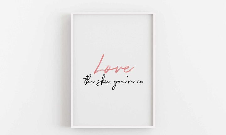 Typografisches Wandbild „Love The Skin You’re In“