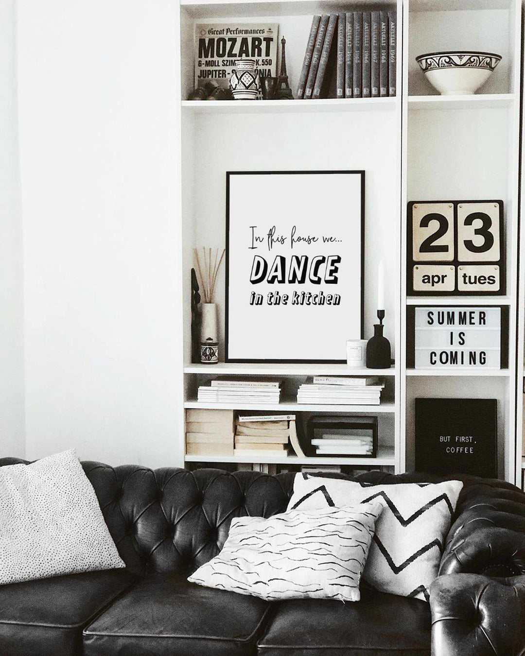 Typografisches Wandbild 'In This House We Dance'