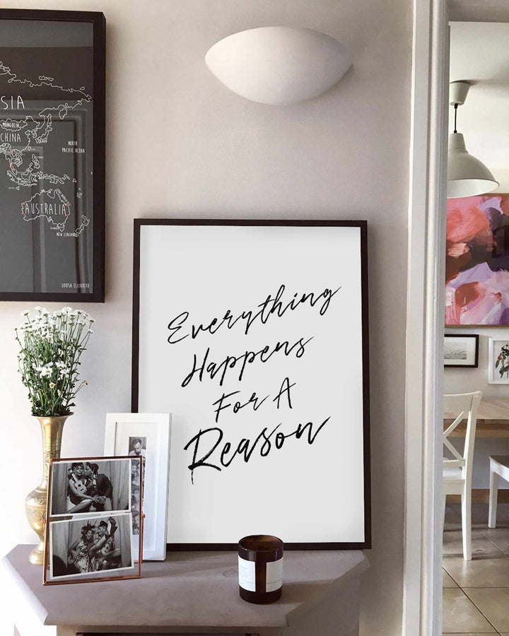 Typografisches Wandbild 'Everything Happens For A Reason'